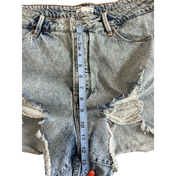 Good American Light Wash Distressed Raw Hem High Waisted Denim Shorts Size 18 - Picture 8 of 10